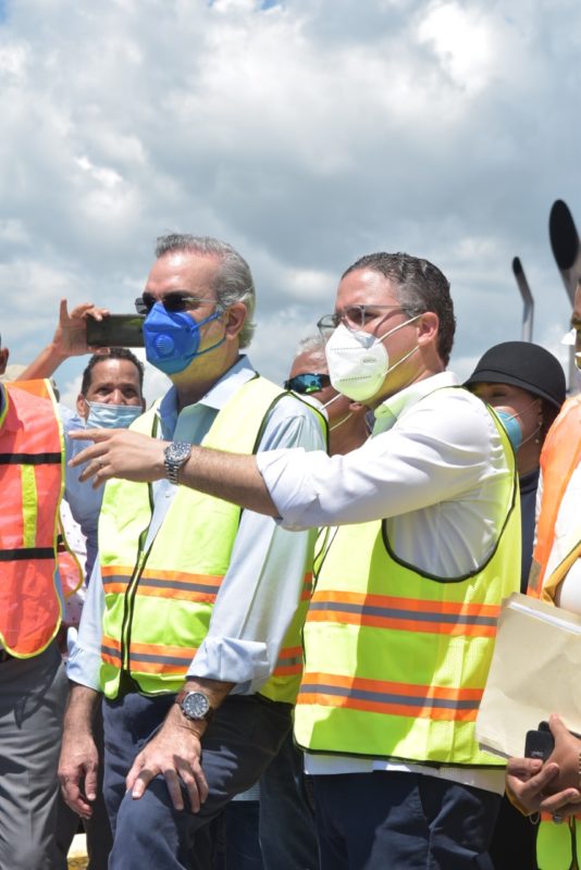 Presidente Luis Abinader y Director Ejecutivo de Autoridad Portuaria Jean Luis Rodríguez evalúan oportunidades de mejora en Puerto de San Pedro de Macorís