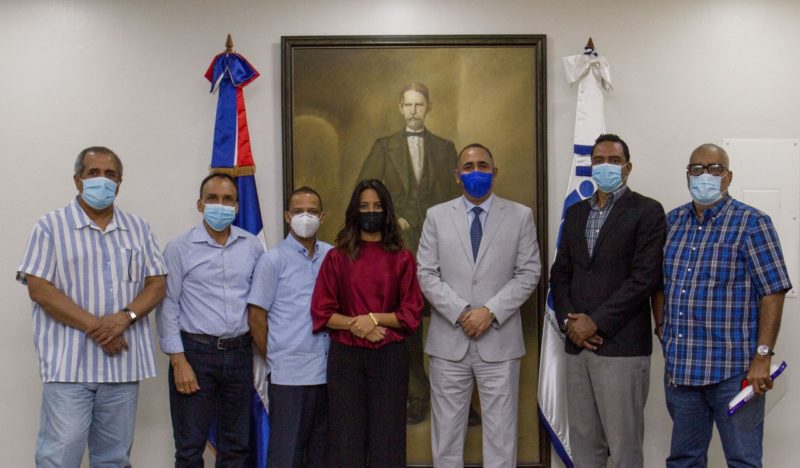 Directivos de la Asociación de Radiocomunicaciones visitan a presidente del Indotel para presentar propuesta en favor de la educación a distancia 