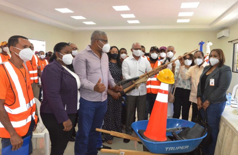 Obras Públicas sumó más de 300 nuevos empleos directos en María Trinidad Sánchez con el Programa Peón Caminero