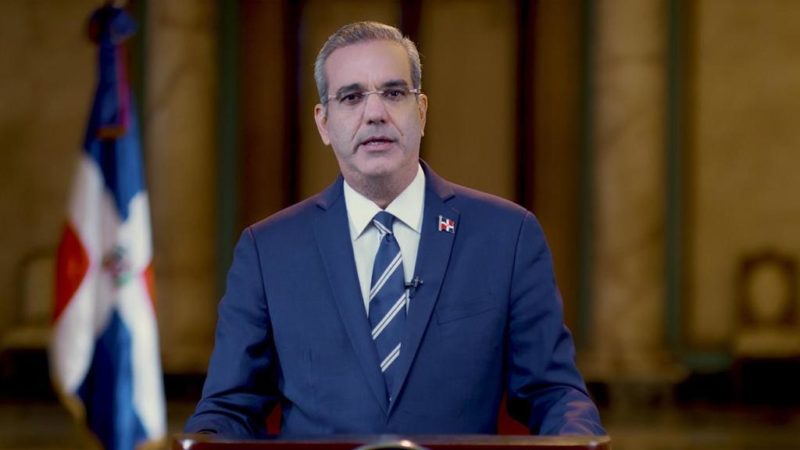 Presidente donará su salario a una causa social