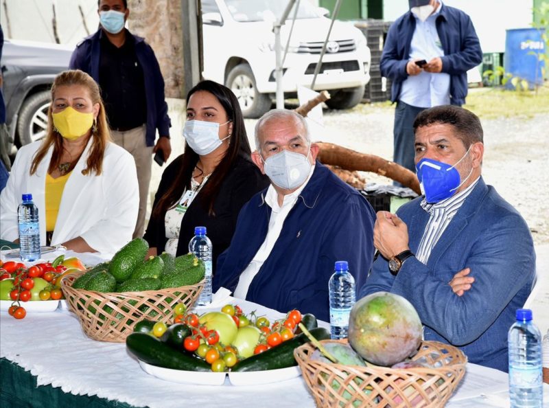 Autoridades sector agropecuario escuchan  necesidades productores Rancho Arriba