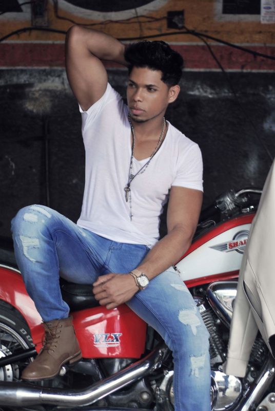 Cantante Alexander Almonte presenta tema “Es que tú”.