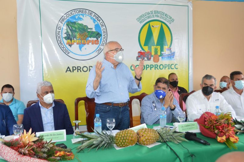 El administrador del Banco Agrícola informa el Gobierno pagará deudas por RD$200 millones a productores asegurados  