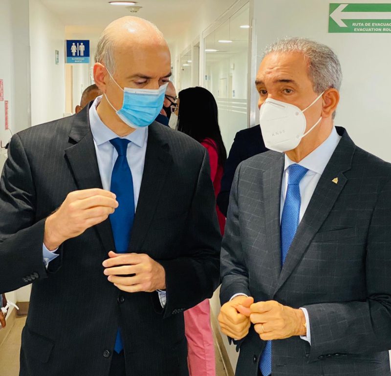 Ministro del MESCYT anuncia que gobierno podría extender bono estudiantil el año próximo