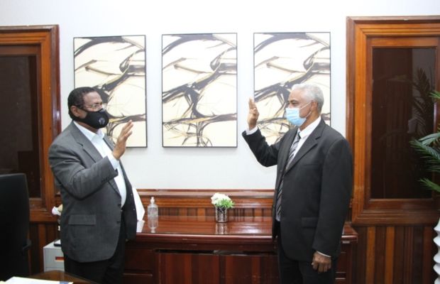 SRSM juramenta director Hospital Municipal Santo Cristo de los Milagros de Bayaguana