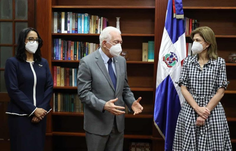 BHD León dona ventiladores al Gabinete de Salud para pacientes con COVID-19