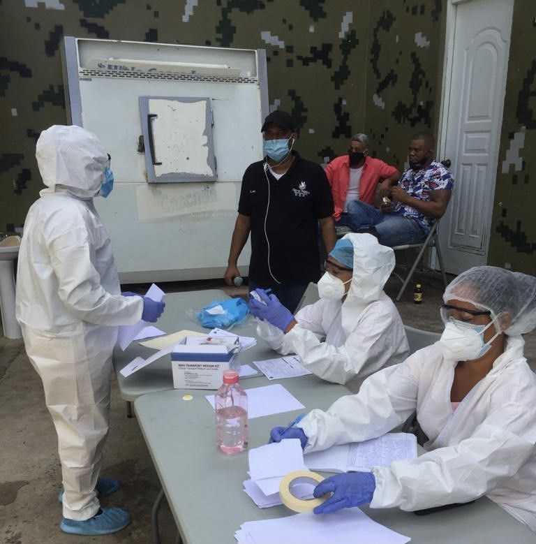 Prisiones y Salud Pública brindan asistencia médica a 63 privados de libertad de Montecristi afectados por la COVID-19