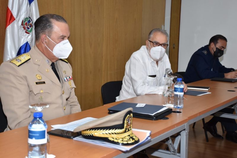 Ministro de Economía se reúne con altos oficiales del Ministerio de Defensa para continuar trabajos de eficientizar el presupuesto 