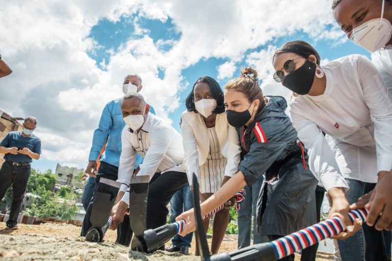 Dan primer picazo para centro de desarrollo integral en barrio Capotillo