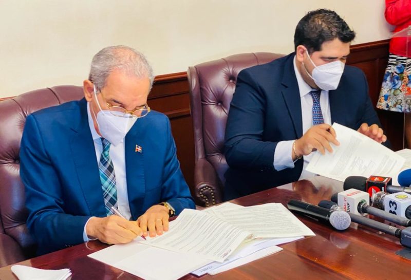 MESCYT y firma Ebsco International suscriben acuerdo a favor de más de 600,000 estudiantes y docentes universitarios