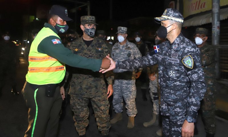 Ministro de Defensa junto a Comandantes Generales del ERD, ARD y FARD,  Director de la Policía, supervisan retenes y cumplimiento toque de queda
