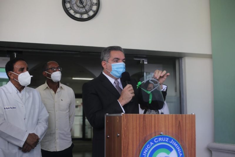 Covid-19:  PROPEEP entrega material de protección a personal médico de la Clínica Cruz Jiminián