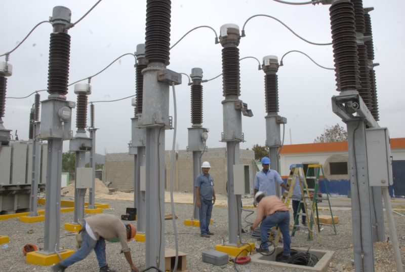 Edesur realiza trabajos para contribuir con buen inicio de año escolar