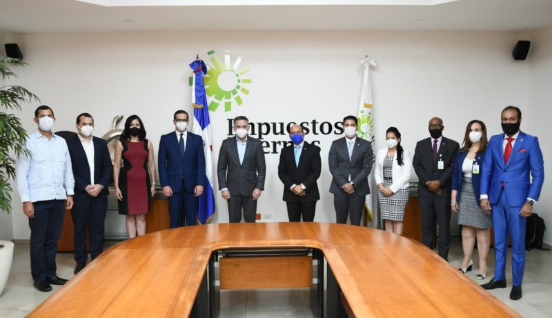 Director General de la DGII recibe a directiva del CONEP