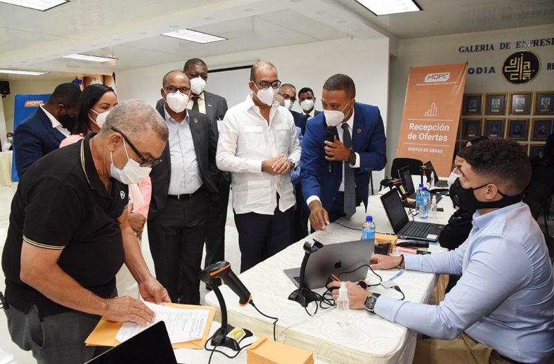 Deligne Ascención anuncia para Santiago la inversión de 275 millones en 42 obras pequeñas y medianas