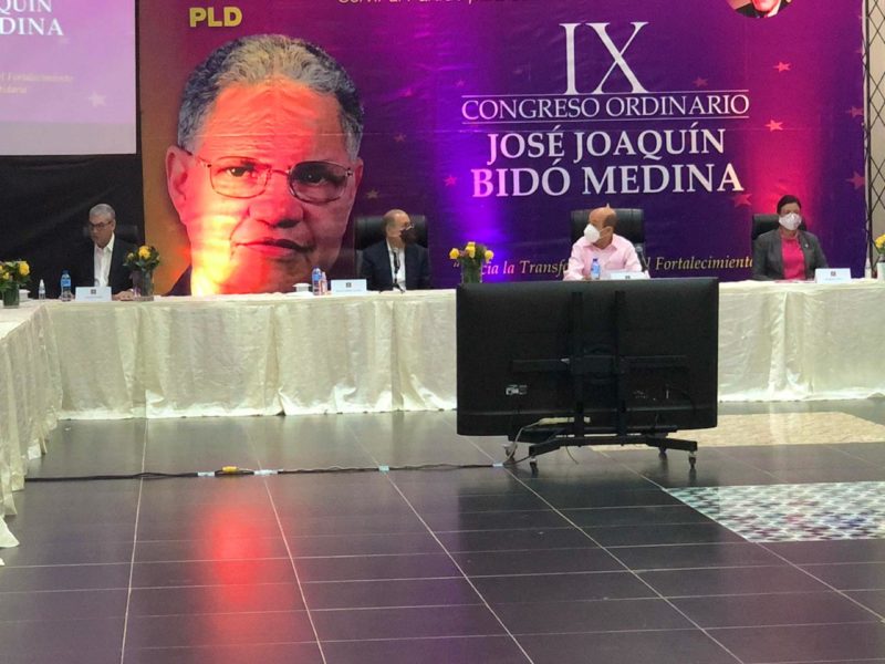 Treinta de 35 miembros del Comité Político del PLD participan en reunión