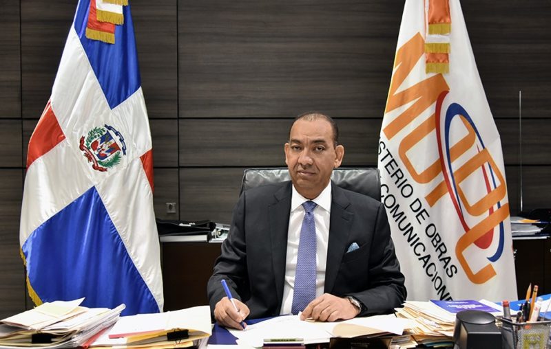 Ministro de Obras Públicas denuncia estafan en su nombre mediante cuenta de internet  falsa.