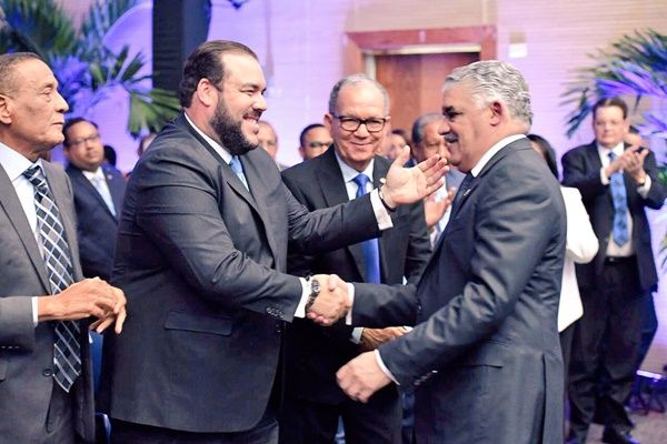 Miguel Vargas escucha a indignados del PRD y anuncia congreso para prender jacho