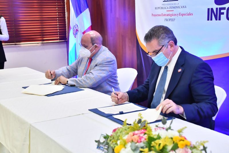 Propeep e Infotep acuerdan capacitar 600 cuidadoras de niños y niñas; decenas reciben certificados 