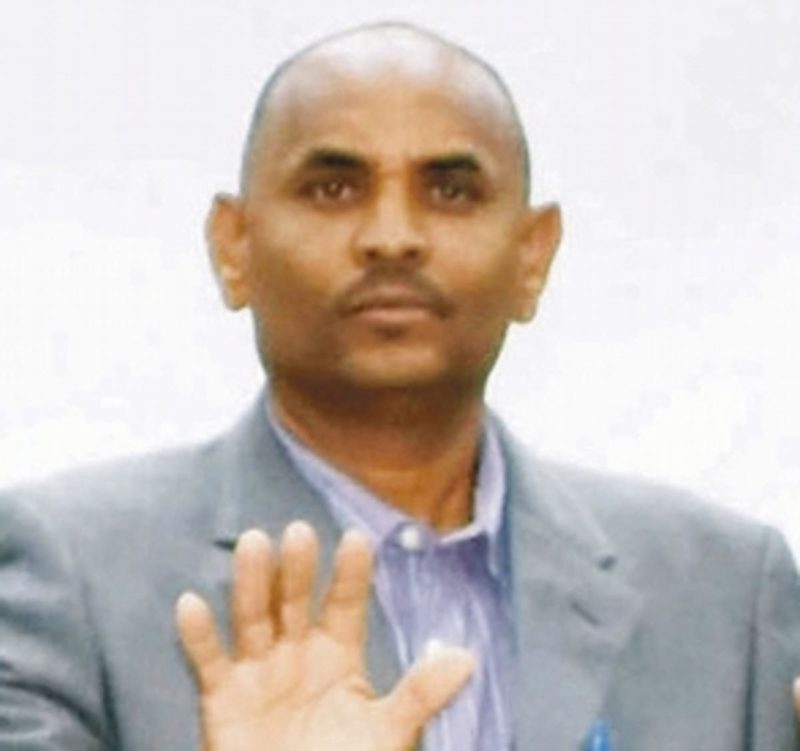 Denuncian funcionario trata intervenir  para que dejen en libertad    profesor de educación física  y presidente Federación de Bádminton, acusado de abuso sexual a una menor