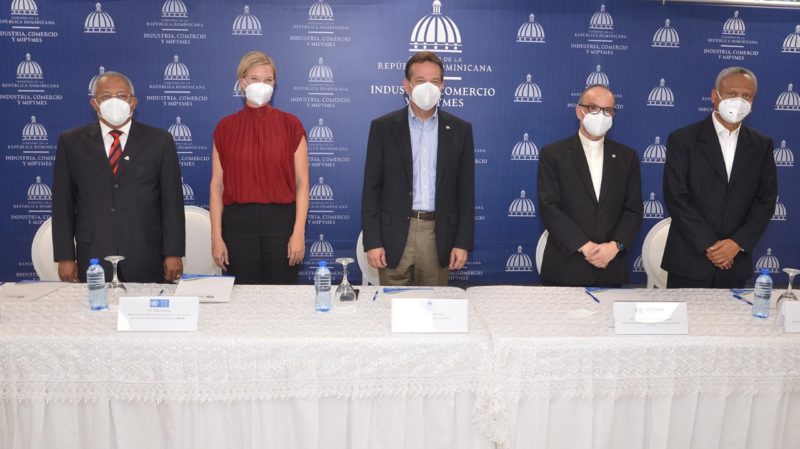 ONAPI firma convenio para la creación de Centro de Transferencia Tecnológica