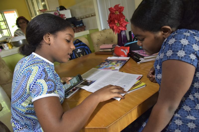 Inician con éxito en todo el país las clases a distancia