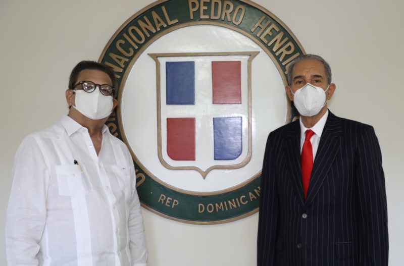 Ministro del MESCYT y rector de la UNPHU encabezan graduación ordinaria de 582 estudiantes, entre ellos renombrados artistas