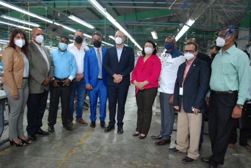 Director de PROINDUSTRIA coordina planes para ampliar el parque de zonas francas de Villa Altagracia 