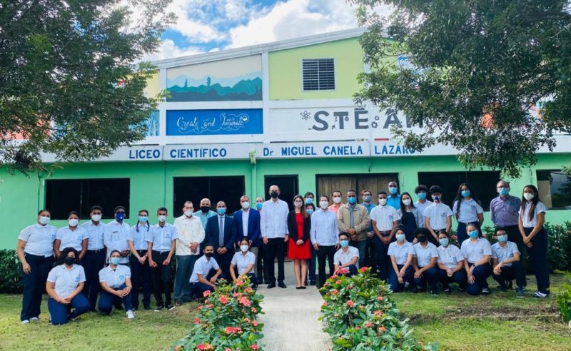MESCYT y Fundación Liceo Científico de Hermanas Mirabal firman acuerdo para otorgar facilidades a estudiantes sobresalientes de escasos recursos