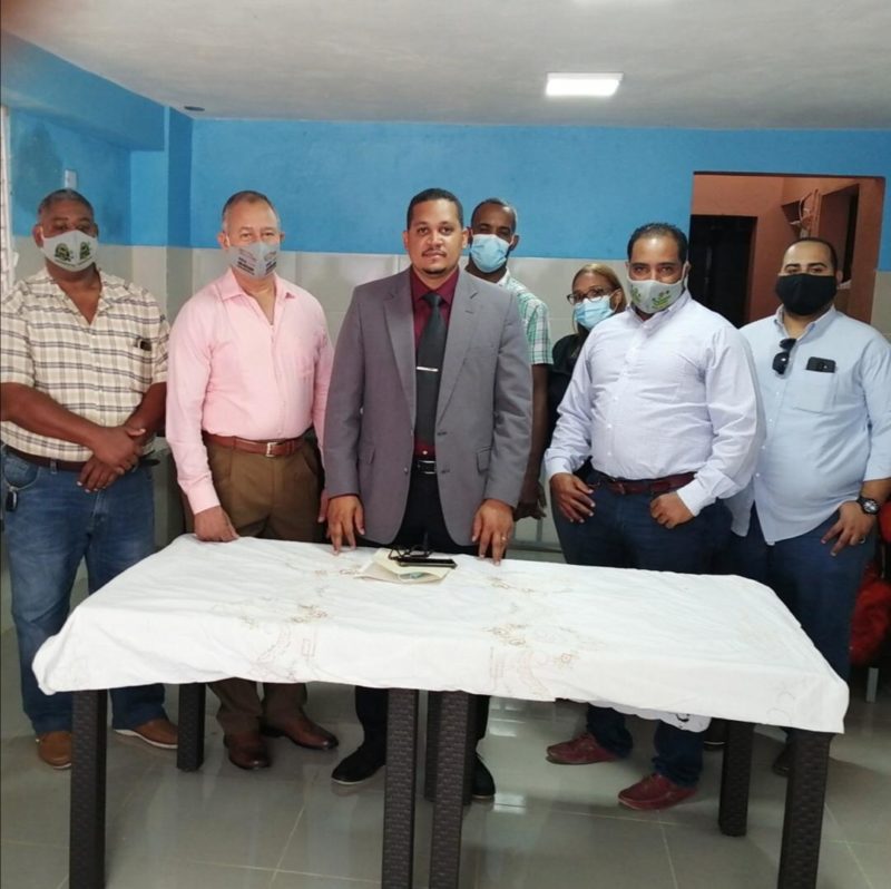 Unión de Empresario del Taxi respalda decisión de las autoridades de iniciar regulación de UBER