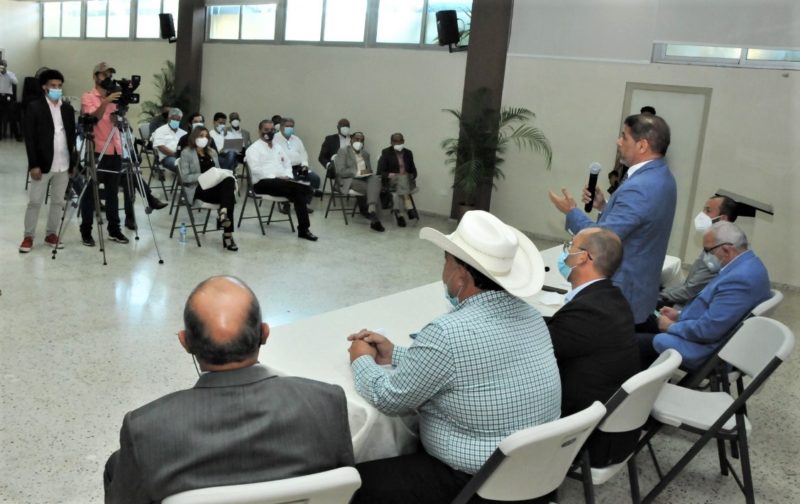 Productores de pollo, huevos y cerdos garantizan habrá producción suficiente durante las navidades 