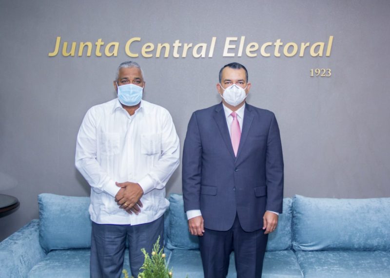 Comisión JCE para adecuación de Ley 659-44 sobre Actos del Estado Civil se reúne con presidente TSE para aunar esfuerzos