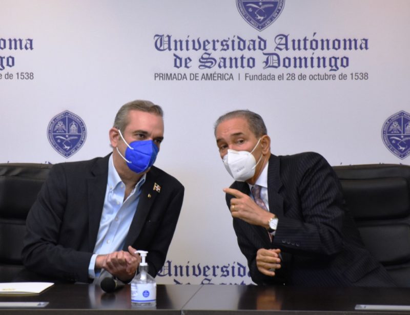 Presidente Luis Abinader manifiesta su compromiso con mejorar calidad de educación superior del país