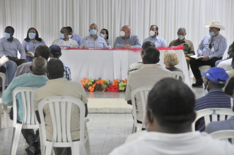 Ministerio de Agricultura realiza pagos de salarios atrasados desde pasada gestión a más de 400 técnicos contratados del área agropecuaria 