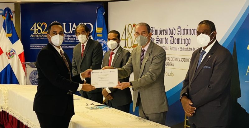 MESCYT y la UASD gradúan 1,065 estudiantes de diplomado en desarrollo de software