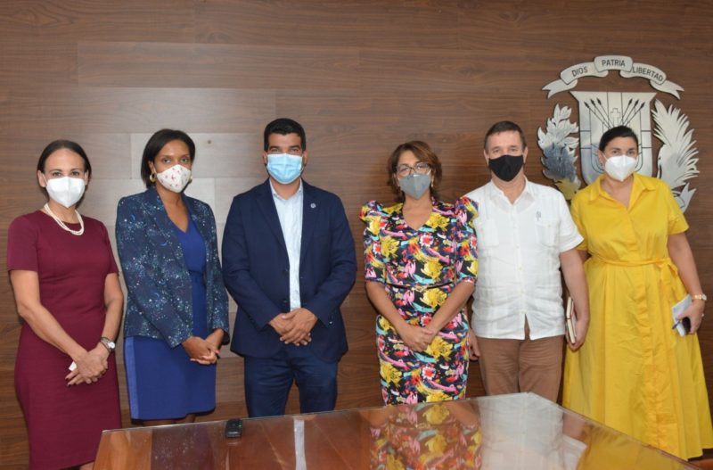 Viceministra de Cooperación Internacional se reúne con cooperantes para fortalecer el sector agua en República Dominicana 