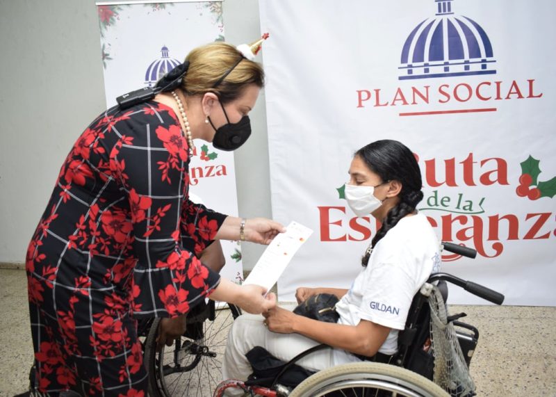 Plan Social de la Presidencia entrega más de RD$135 millones en bonos a familias necesitadas