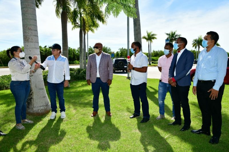 Iván Ruiz media en solución de conflicto taxistas en Punta Cana