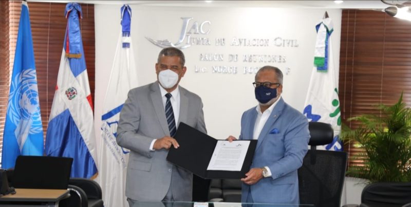Junta de Aviación Civil y MAP firman acuerdo para evaluar desempeño