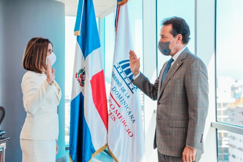 Ministro Bisonó juramenta nueva miembro del Consejo de ProCompetencia