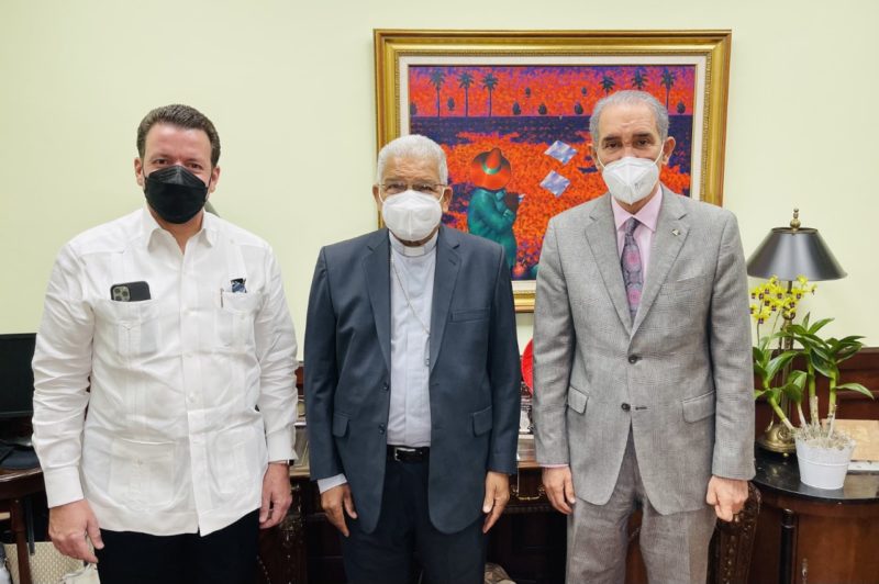 Ministro del MESCYT y Arzobispo Metropolitano de Santo Domingo analizan proyectos de educación superior
