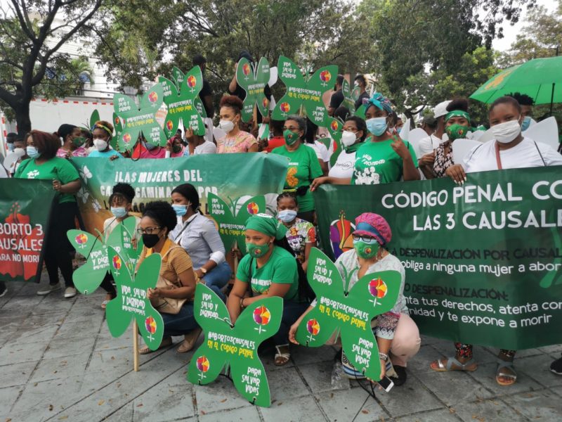 Código Penal sin tres causales es condena a muerte a niñas y mujeres, afirman organizaciones sociales 