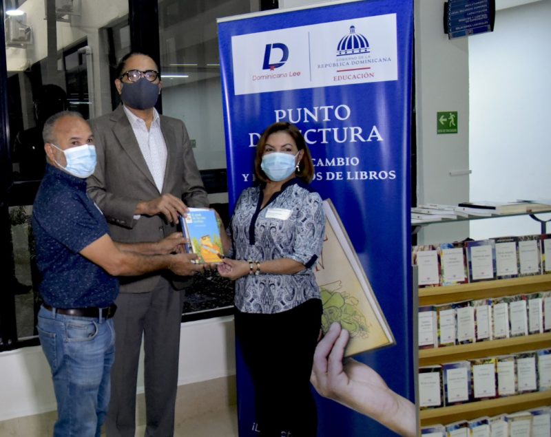 Ministerio de Educación dona 200 libros infantiles a dos fundaciones como parte de la iniciativa Punto de Lectura