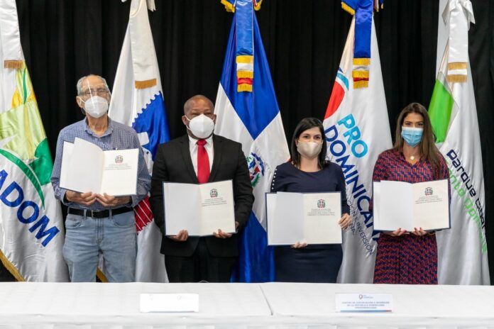 PRODOMINICANA firma acuerdo para promover exportaciones de MIPYMES