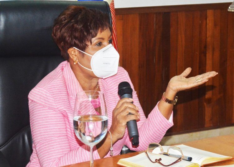 Josefa Castillo anuncia exámenes a intermediarios y corredores de seguros serán automatizados