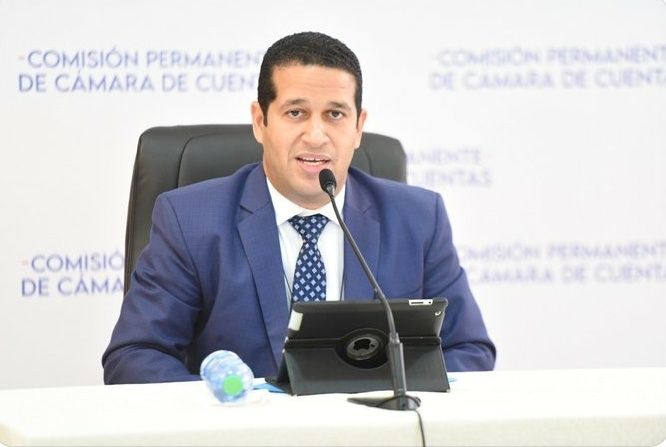 Causa buena impresión participación de Jorge Baez ante sectores sociales,económicos y políticos para ser escogido para miembro Cámara de Cuentas. 