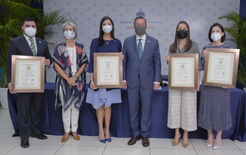 Banreservas recibe certificación  de Sostenibilidad 3R’s en cuatro oficinas principales