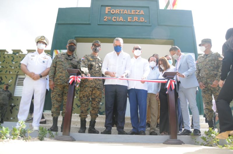 Presidente Abinader inaugura en La Romana sede de la Segunda Compañía del ERD