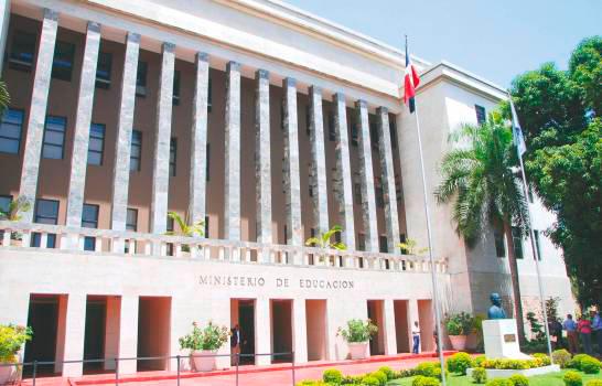 Directores de centros dicen es la primera vez que les visita un ministro