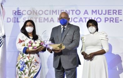 MINERD reconoce a 25 mujeres meritorias del sector educativo